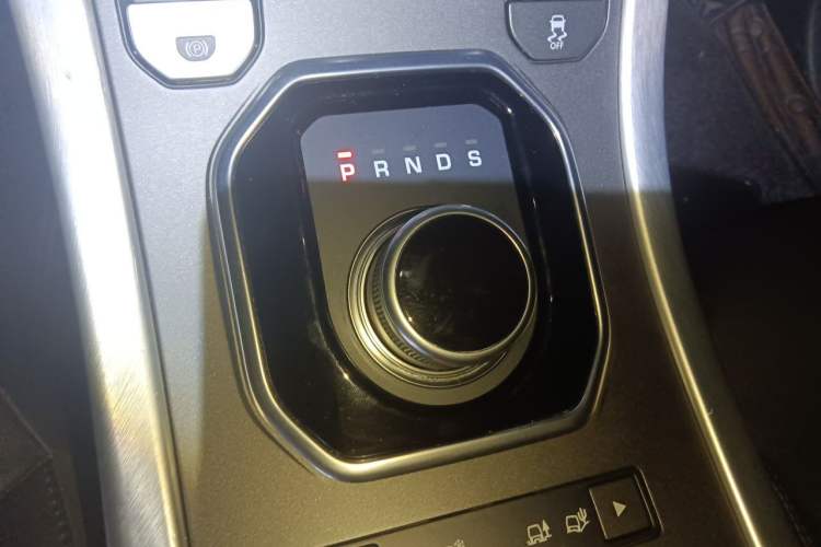 Used Land Rover Range Evoque 2018 240 PS SE Smart Brilliance Edition Gear Lever