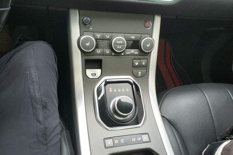 Used Land Rover Range Evoque 2018 240PS PURE Style Edition Gear Lever