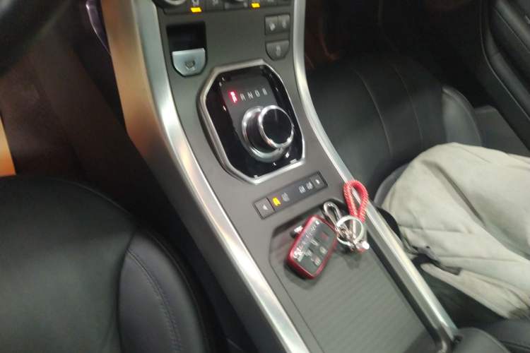 Used Land Rover Range Evoque 2018 240 PS SE Smart Brilliance Edition Gear Lever