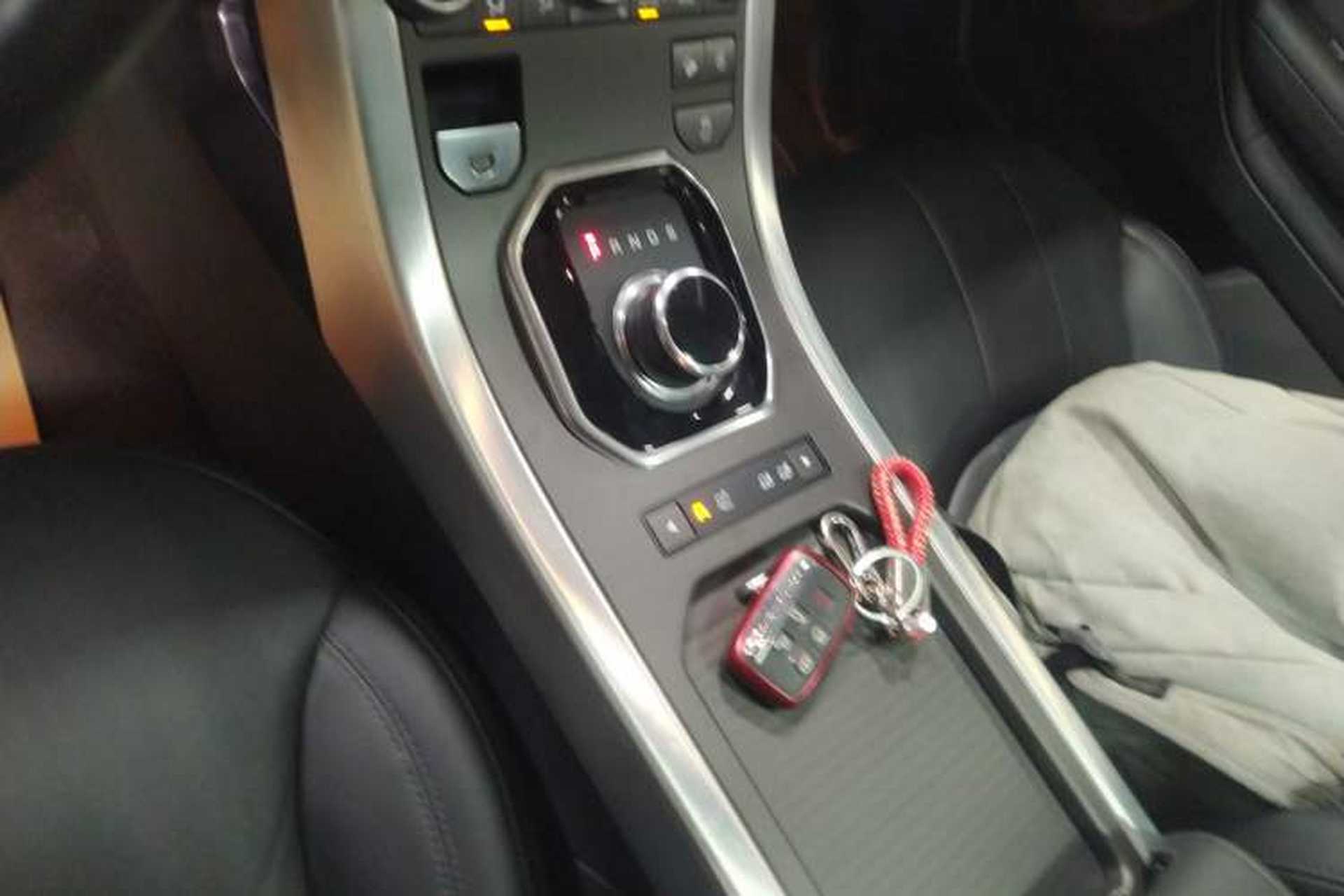 Used Land Rover Range Evoque 2018 240 PS SE Smart Brilliance Edition Gear Lever