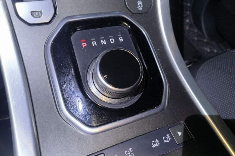 Used Land Rover Range Evoque 2018 240 PS SE DYNAMIC Smart Edition Gear Lever