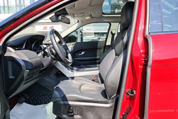Used Land Rover Range Evoque 2018 240 PS SE Smart Brilliance Edition Interior 1