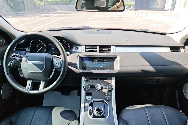 Used Land Rover Range Evoque 2018 240 PS SE Smart Brilliance Edition Interior 2