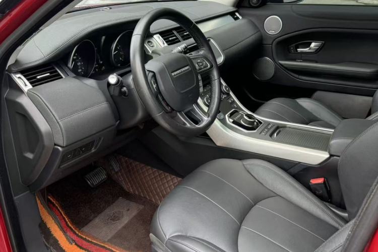 Used Land Rover Range Evoque 2018 240 PS SE Smart Brilliance Edition Interior 2