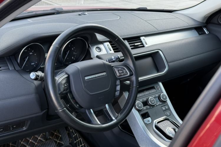 Used Land Rover Range Evoque 2018 240 PS SE Smart Brilliance Edition Interior 3