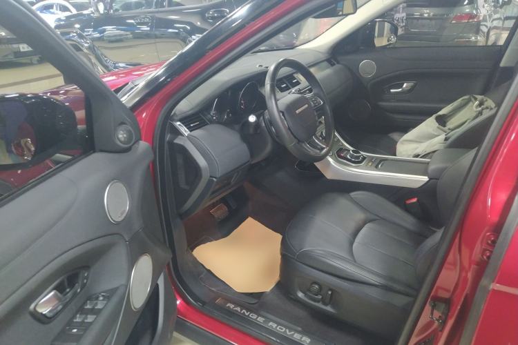Used Land Rover Range Evoque 2018 240 PS SE Smart Brilliance Edition Interior 3