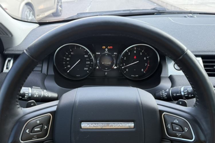 Used Land Rover Range Evoque 2018 240 PS SE Smart Brilliance Edition Interior 5