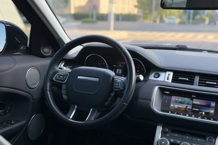 Used Land Rover Range Evoque 2018 240 PS SE Smart Brilliance Edition Interior 6