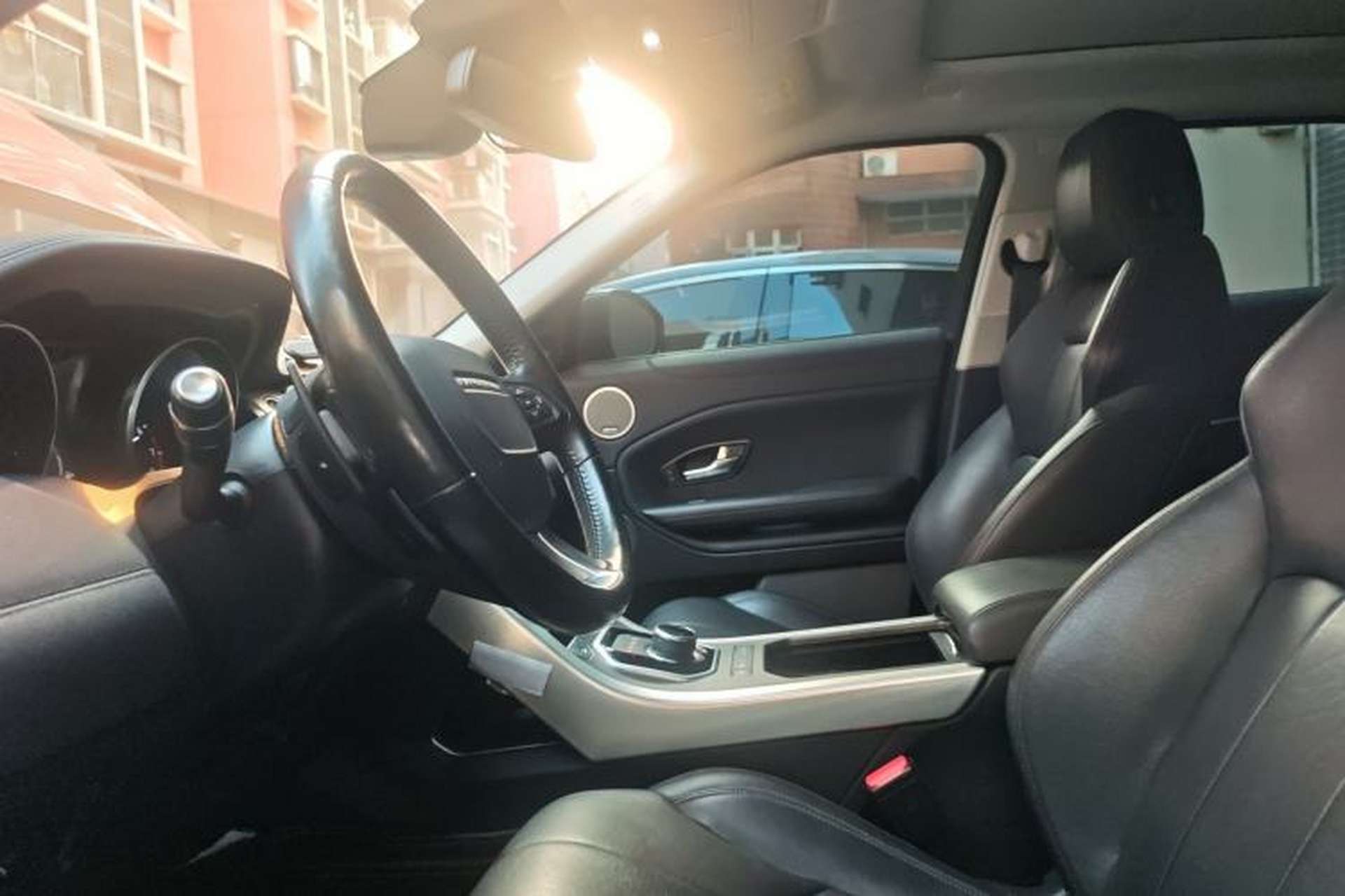 Used Land Rover Range Evoque 2018 240 PS SE Smart Brilliance Edition Left Front Seat