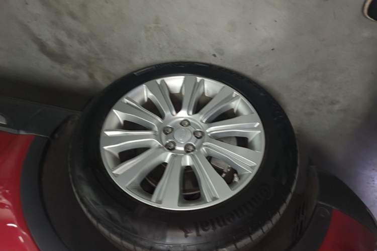 Used Land Rover Range Evoque 2018 240 PS SE Smart Brilliance Edition Left Front Wheel Hub