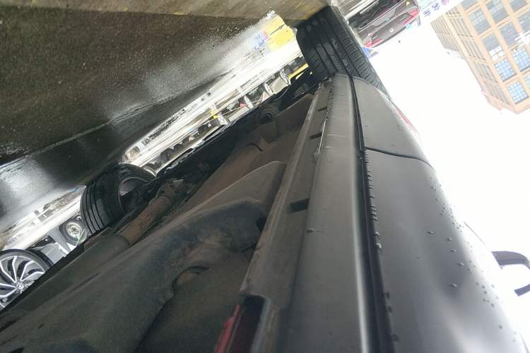 Used Land Rover Range Evoque 2018 240PS PURE Style Edition Left Side Sill