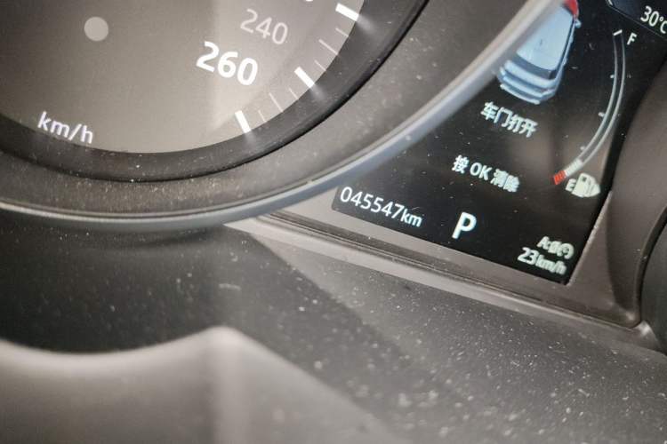 Used Land Rover Range Evoque 2018 240 PS SE Smart Brilliance Edition Odometer Close Up