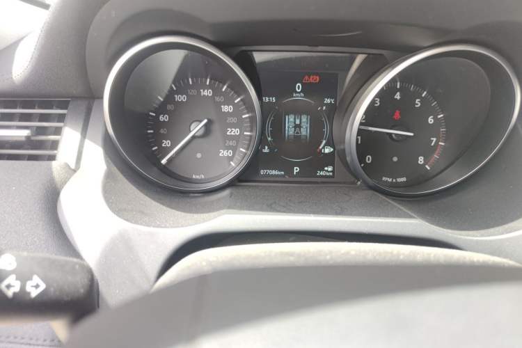 Used Land Rover Range Evoque 2018 240 PS SE Smart Brilliance Edition Odometer Close Up