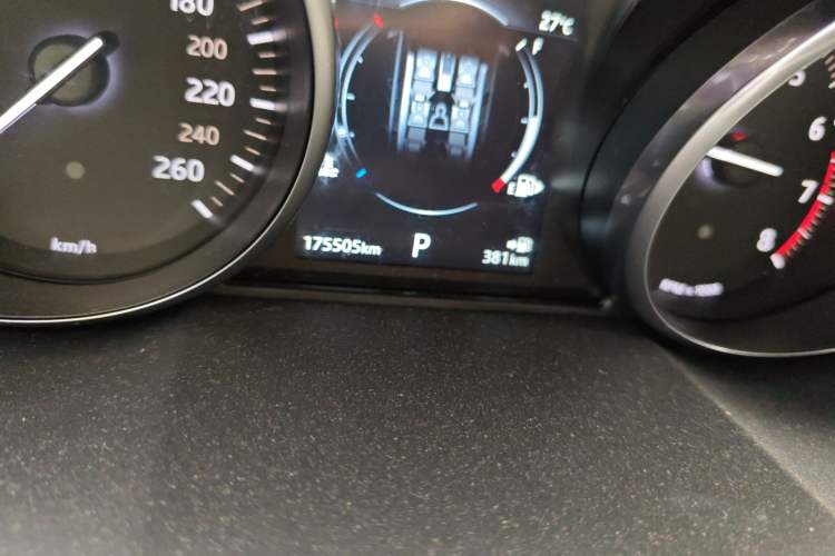 Used Land Rover Range Evoque 2018 240 PS SE Smart Brilliance Edition Odometer Close Up