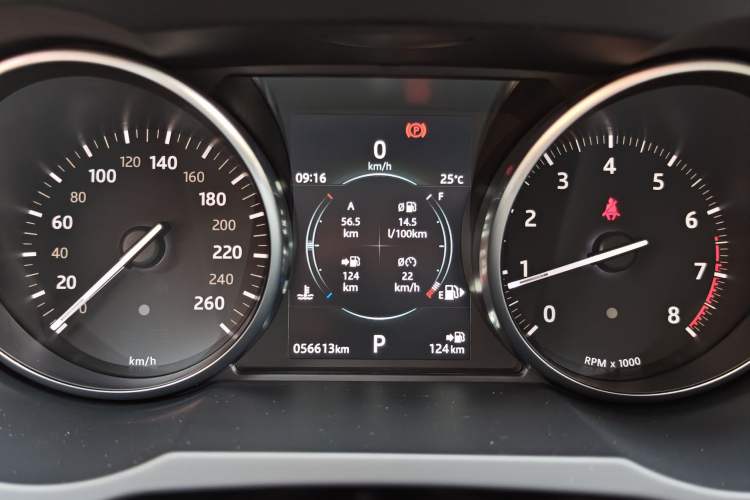 Used Land Rover Range Evoque 2018 240 PS SE Smart Brilliance Edition Odometer Close Up