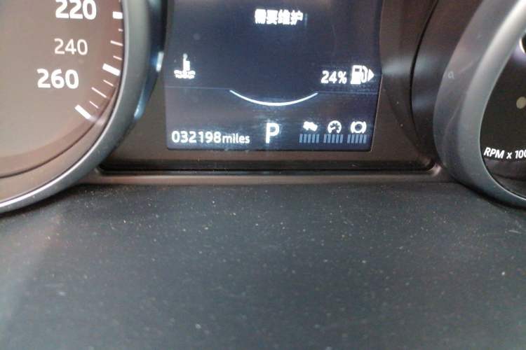 Used Land Rover Range Evoque 2018 240 PS SE Smart Brilliance Edition Odometer Close Up