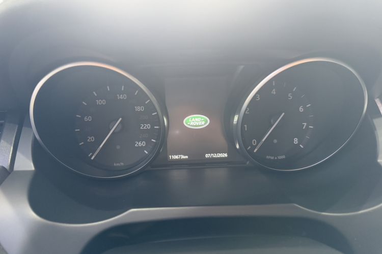 Used Land Rover Range Evoque 2018 240 PS SE Smart Brilliance Edition Odometer Close Up