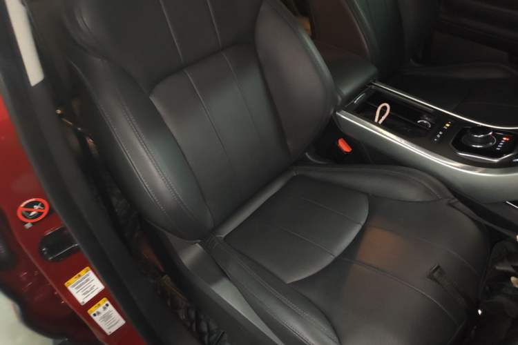 Used Land Rover Range Evoque 2018 240 PS SE Smart Brilliance Edition Right Front Seat