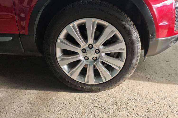 Used Land Rover Range Evoque 2018 240 PS SE Smart Brilliance Edition Right Front Wheel Hub