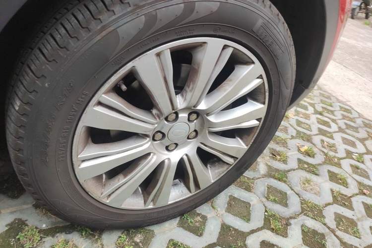 Used Land Rover Range Evoque 2018 240 PS SE Smart Brilliance Edition Right Front Wheel Hub