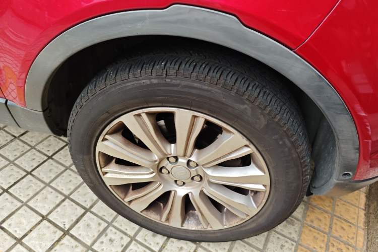 Used Land Rover Range Evoque 2018 240 PS SE Smart Brilliance Edition Right Front Wheel Hub