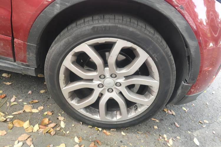 Used Land Rover Range Evoque 2018 240 PS SE DYNAMIC Smart Edition Right Front Wheel Hub