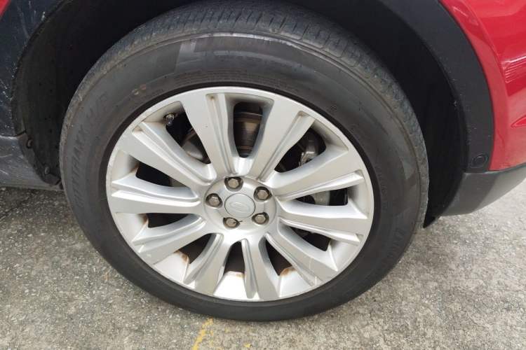 Used Land Rover Range Evoque 2018 240 PS SE Smart Brilliance Edition Right Front Wheel Hub