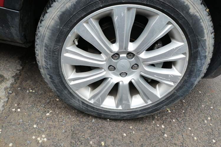 Used Land Rover Range Evoque 2018 240 PS SE Smart Brilliance Edition Right Front Wheel Hub