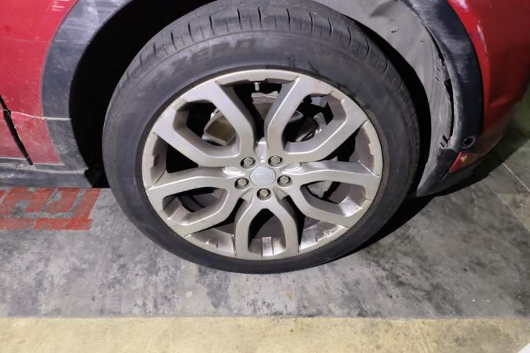 Used Land Rover Range Evoque 2018 240 PS SE DYNAMIC Smart Edition Right Front Wheel Hub