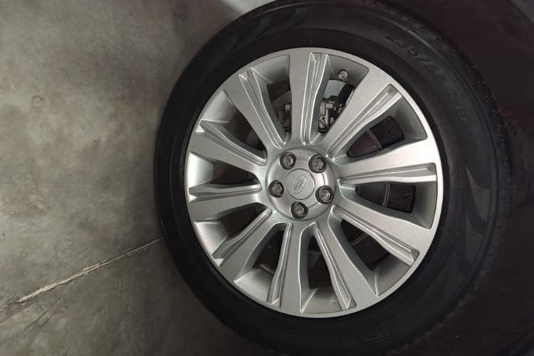 Used Land Rover Range Evoque 2018 240 PS SE Smart Brilliance Edition Right Rear Wheel Hub