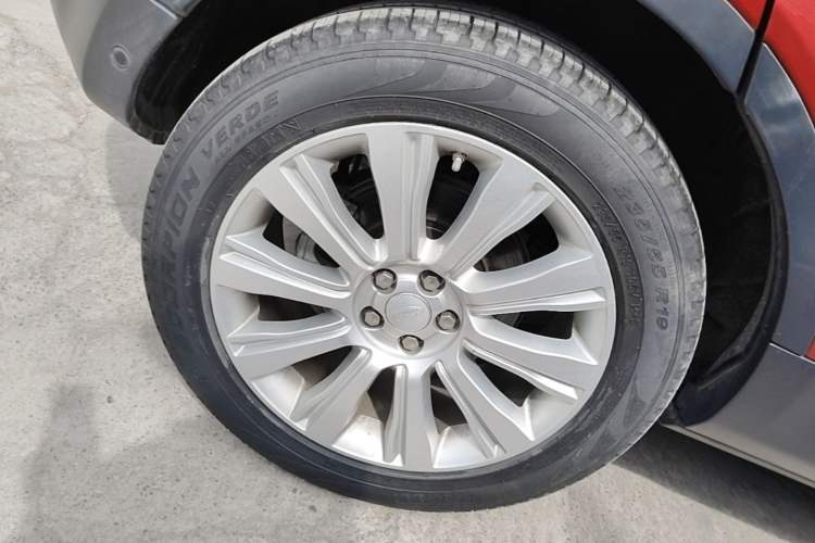 Used Land Rover Range Evoque 2018 240 PS SE Smart Brilliance Edition Right Rear Wheel Hub