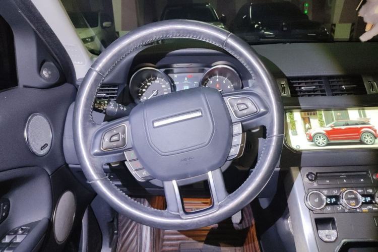 Used Land Rover Range Evoque 2018 240 PS SE Smart Brilliance Edition Steering Wheel