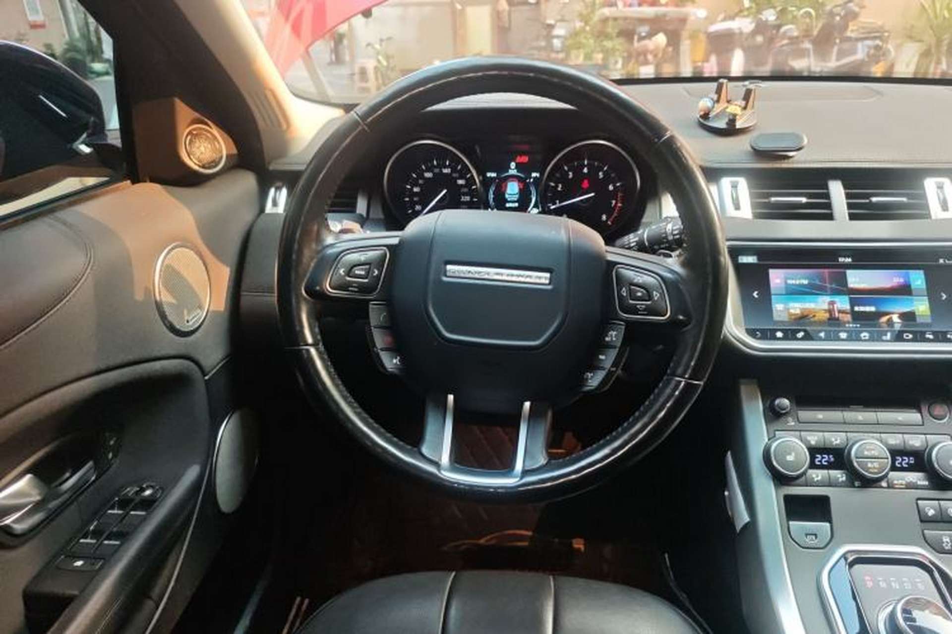 Used Land Rover Range Evoque 2018 240 PS SE Smart Brilliance Edition Steering Wheel