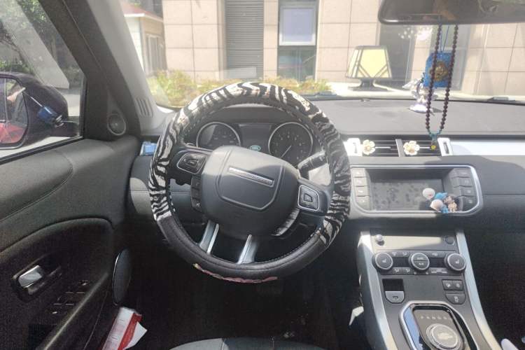 Used Land Rover Range Evoque 2018 240 PS SE Smart Brilliance Edition Steering Wheel
