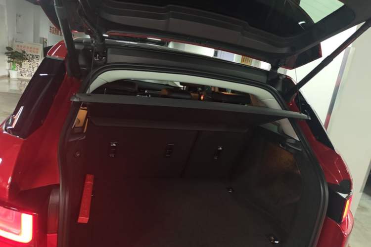 Used Land Rover Range Evoque 2018 240 PS SE Smart Brilliance Edition Trunk