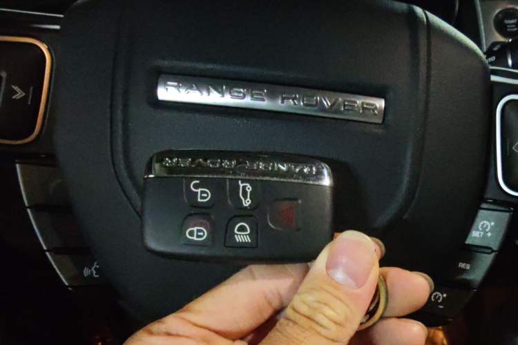 Used Land Rover Range Evoque 2018 240 PS SE Smart Brilliance Edition Vehicle Key
