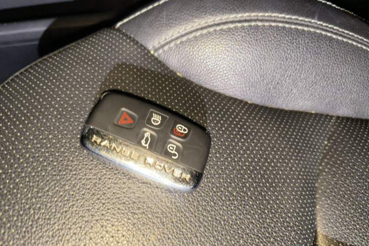 Used Land Rover Range Evoque 2018 240 PS SE DYNAMIC Smart Edition Vehicle Key
