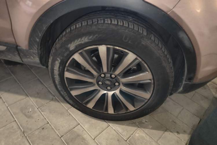 Used Land Rover Range Evoque 2018 240 PS SE Smart Brilliance Edition Right Front Wheel Hub
