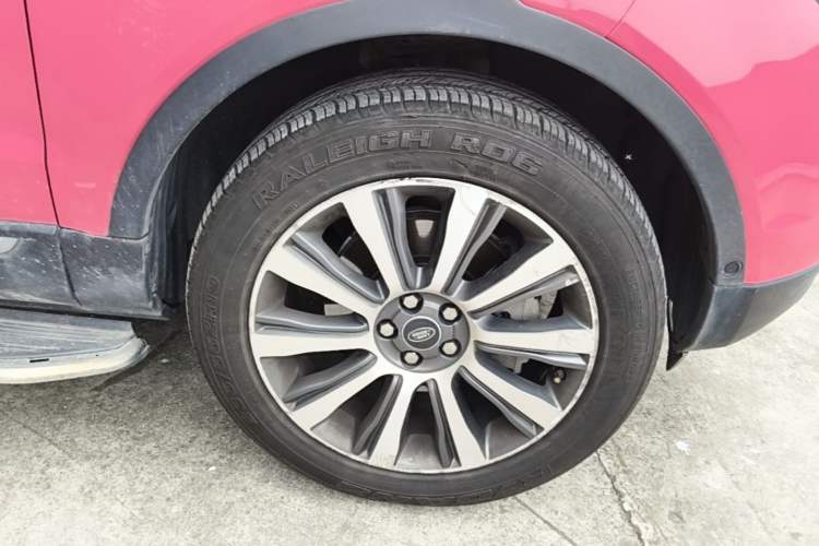 Used Land Rover Range Evoque 2018 240 PS SE Smart Brilliance Edition Right Front Wheel Hub