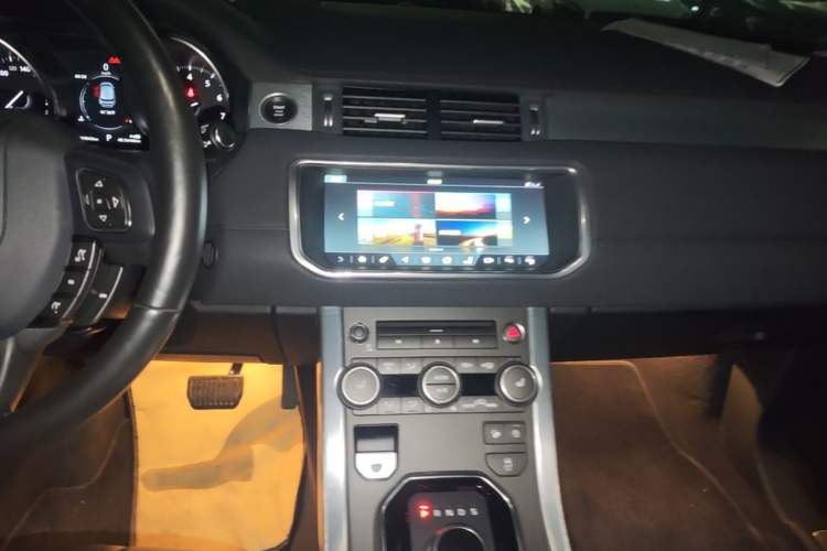 Used Land Rover Range Evoque 2018 240 PS SE Smart Brilliance Edition Audio And AC Panel