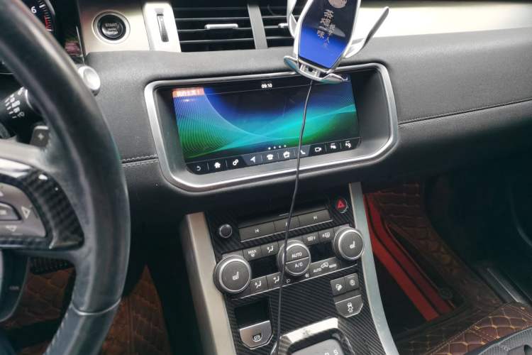 Used Land Rover Range Evoque 2018 240 PS SE DYNAMIC Smart Edition Audio And AC Panel