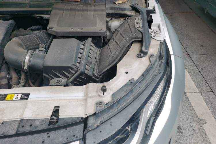 Used Land Rover Range Evoque 2018 240 PS SE DYNAMIC Smart Edition Engine Bay Left
