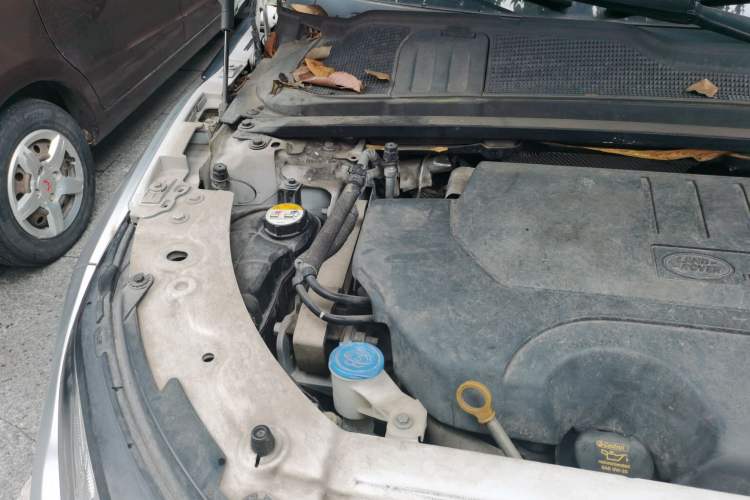 Used Land Rover Range Evoque 2018 240 PS SE DYNAMIC Smart Edition Engine Bay Right