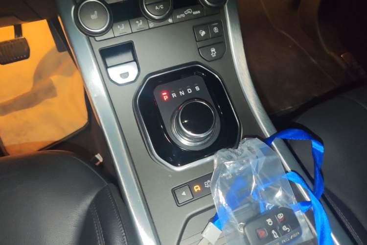 Used Land Rover Range Evoque 2018 240 PS SE Smart Brilliance Edition Gear Lever