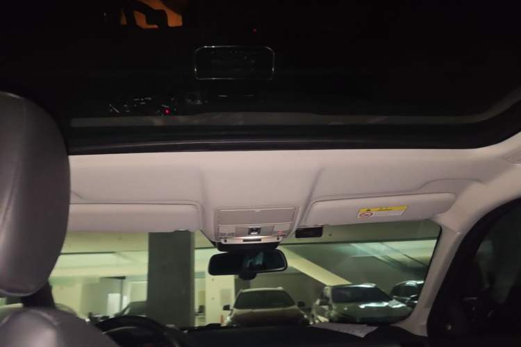 Used Land Rover Range Evoque 2018 240 PS SE Smart Brilliance Edition Headliner