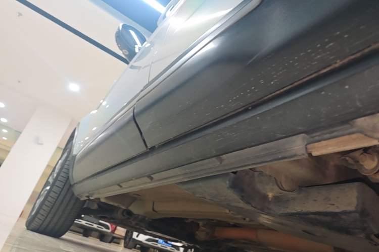 Used Land Rover Range Evoque 2018 240 PS SE Smart Brilliance Edition Left Side Sill