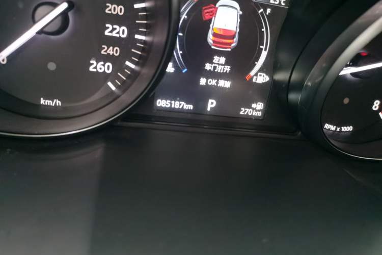 Used Land Rover Range Evoque 2018 240 PS SE DYNAMIC Smart Edition Odometer Close Up