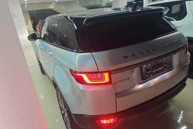 Used Land Rover Range Evoque 2018 240 PS SE Smart Brilliance Edition Rear Left 45 Deg