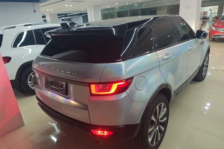 Used Land Rover Range Evoque 2018 240 PS SE Smart Brilliance Edition Rear Right 45 Deg