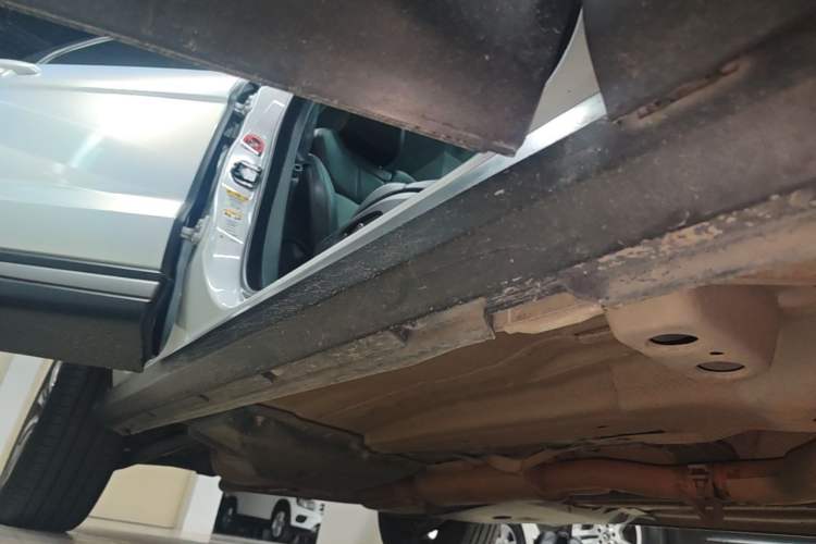 Used Land Rover Range Evoque 2018 240 PS SE Smart Brilliance Edition Right Side Sill